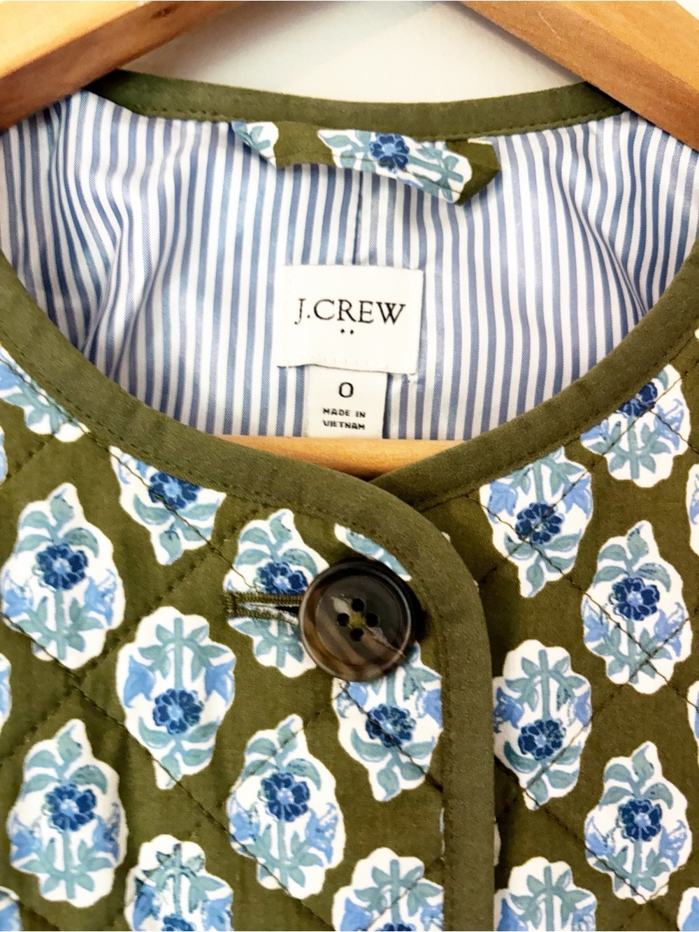 J.CREW Quilted Floral Button Jacket sz. S - Picture 4 of 6